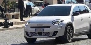 Der neue Fiat 600 (2023) fährt ungetarnt durch Rom