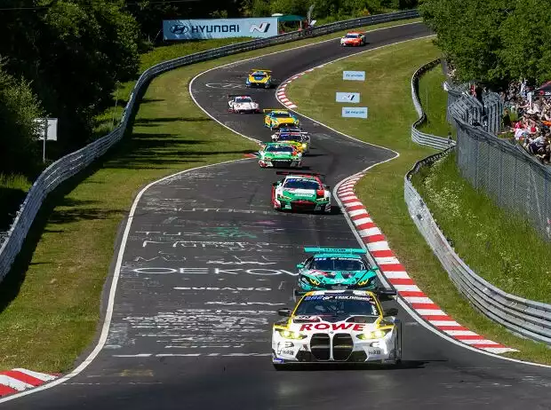 Rennszene des 24h-Rennen Nürburgring 2022 Titel-Bild zur News: Rennszene des 24h-Rennen Nürburgring 2022