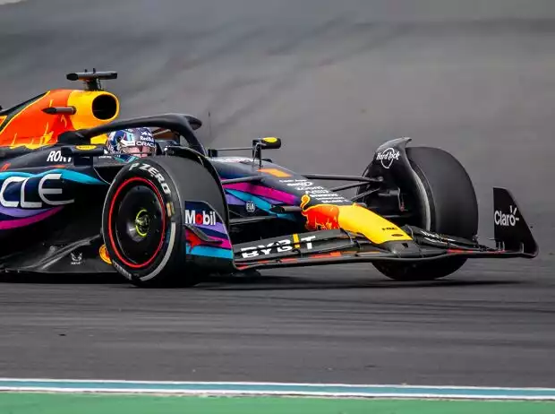 Max Verstappen im Red Bull RB19 beim Formel-1-Rennen in Miami 2023 Titel-Bild zur News: Max Verstappen im Red Bull RB19 beim Formel-1-Rennen in Miami 2023