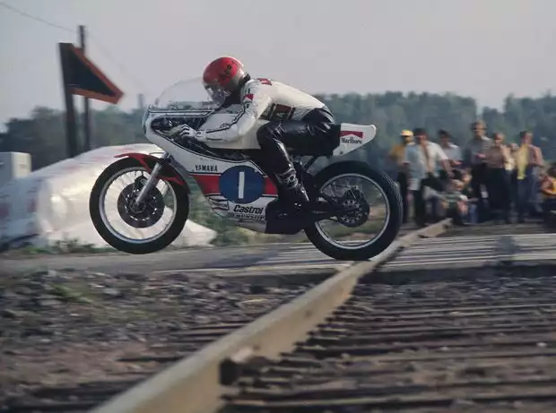 Giacomo Agostini (Yamaha) beim GP Finnland 1975 in Imatra Titel-Bild zur News: Giacomo Agostini (Yamaha) beim GP Finnland 1975 in Imatra