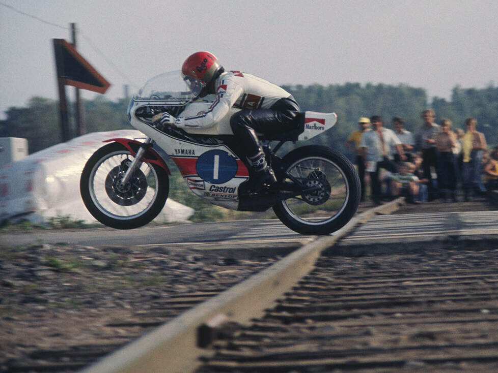 Giacomo Agostini (Yamaha) beim GP Finnland 1975 in Imatra