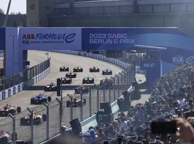 Start zum Formel-E-Rennen in Berlin 2023 Titel-Bild zur News: Start zum Formel-E-Rennen in Berlin 2023