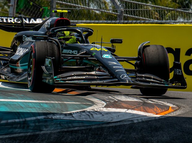 Titel-Bild zur News: Lewis Hamilton im Mercedes W14 beim Formel-1-Qualifying in Miami 2023