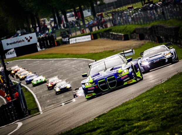 Maxime Martin und Valentino Rossi fahren im BMW M4 GT3 von WRT Maxime Martin und Valentino Rossi fahren im BMW M4 GT3 von WRT