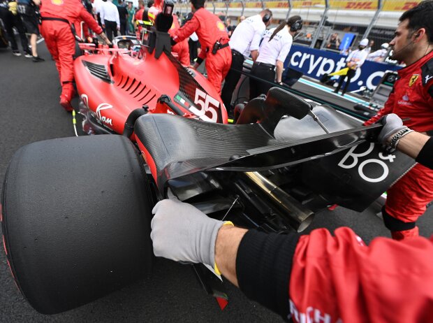 Titel-Bild zur News: Carlos Sainz (Ferrari SF-23) vor dem Formel-1-Rennen in Miami 2023