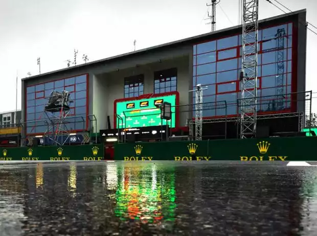 Regen im Autodromo Enzo e Dino Ferrari in Imola Titel-Bild zur News: Regen im Autodromo Enzo e Dino Ferrari in Imola