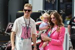 Nico Hülkenberg (Haas) mit Tochter Noemi und Frau Egle