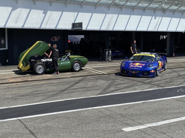 Adrian und Harrison Newey testen in Hockenheim