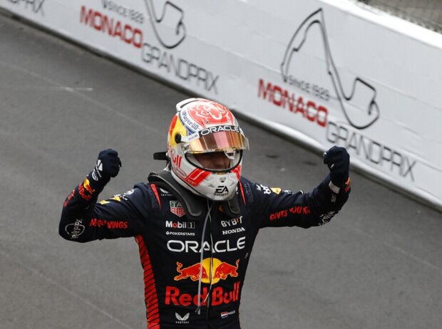 Titel-Bild zur News: Max Verstappen bejubelt seinen Sieg beim Formel-1-Rennen in Monaco 2023