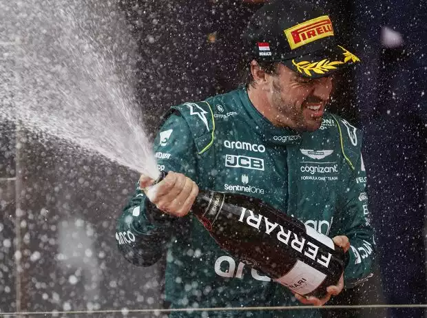 Fernando Alonso (Aston Martin) jubelt über Platz zwei beim Formel-1-Rennen in Monaco 2023 Titel-Bild zur News: Fernando Alonso (Aston Martin) jubelt über Platz zwei beim Formel-1-Rennen in Monaco 2023