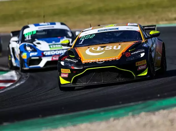 Siegerauto: Der Aston Martin Vantage GT4 von Sasse/Ortmann Titel-Bild zur News: Siegerauto: Der Aston Martin Vantage GT4 von Sasse/Ortmann