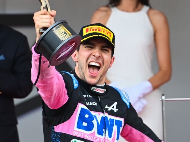 Titel-Bild zur News: Esteban Ocon bejubelt Platz drei beim Formel-1-Rennen in Monaco 2023
