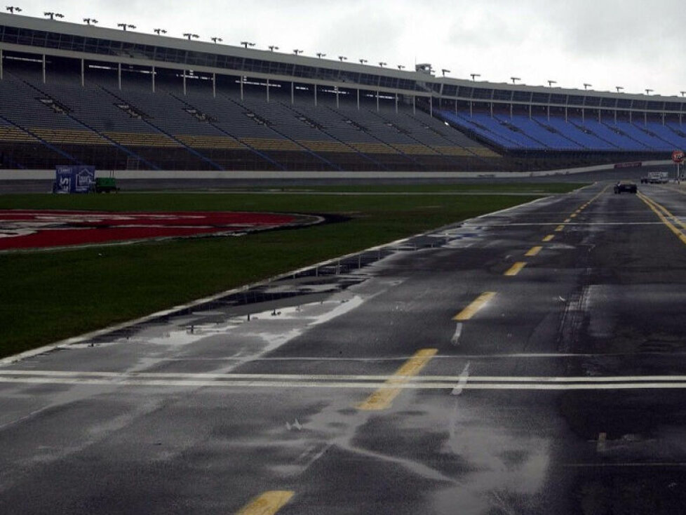 Regen am Charlotte Motor Speedway