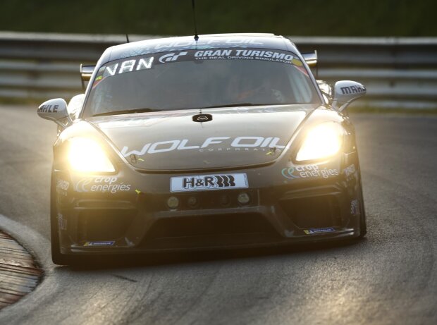 Der Porsche Cayman GT4 CS von Four Motors holte den Klassensieg in der AT Der Porsche Cayman GT4 CS von Four Motors holte den Klassensieg in der AT