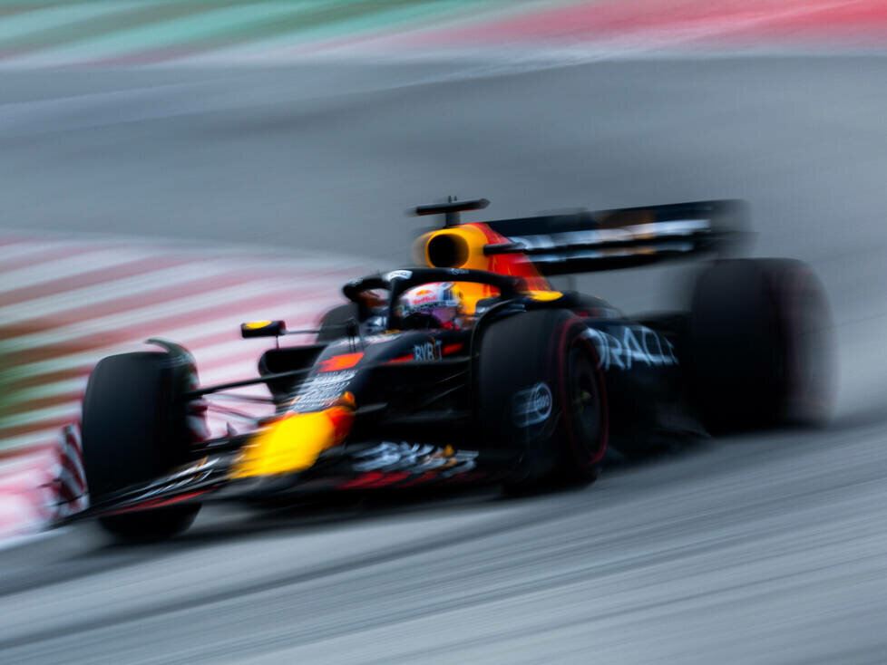 Max Verstappen (Red Bull RB19) im Training zum Formel-1-Rennen in Barcelona 2023