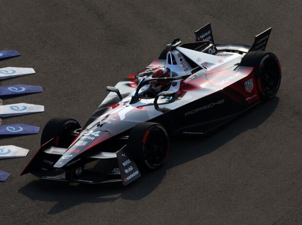 Pascal Wehrlein meldet sich mit dem Sieg in Jakarta im WM-Kampf zurück Pascal Wehrlein meldet sich mit dem Sieg in Jakarta im WM-Kampf zurück