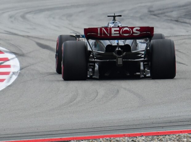 George Russell (Mercedes W14) beim Formel-1-Qualifying in Barcelona 2023
