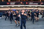 Max Verstappen (Red Bull), Christian Horner und Adrian Newey 