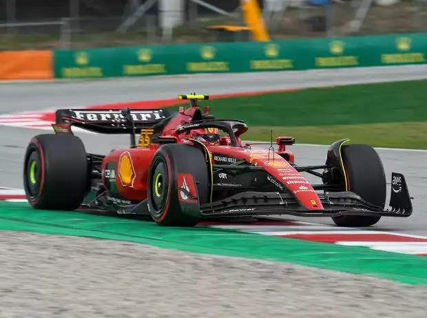 Carlos Sainz (Ferrari SF-23) beim Formel-1-Rennen in Barcelona 2023 Titel-Bild zur News: Carlos Sainz (Ferrari SF-23) beim Formel-1-Rennen in Barcelona 2023