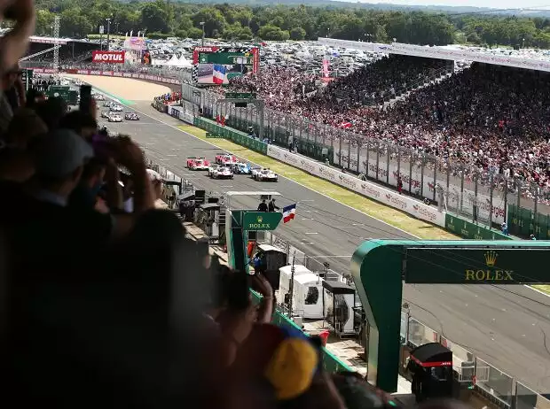 Start zu den 24h Le Mans 2022 Titel-Bild zur News: Start zu den 24h Le Mans 2022