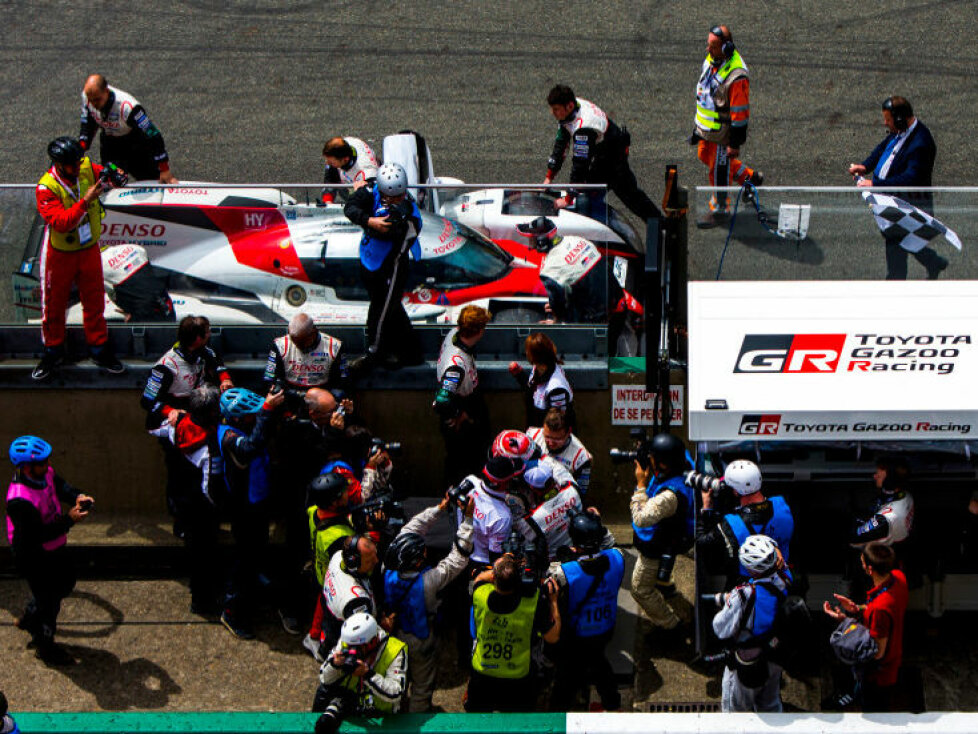 Defekt: Kazuki Nakajiima (Toyota TS050 Hybrid) bei den 24h Le Mans 2016