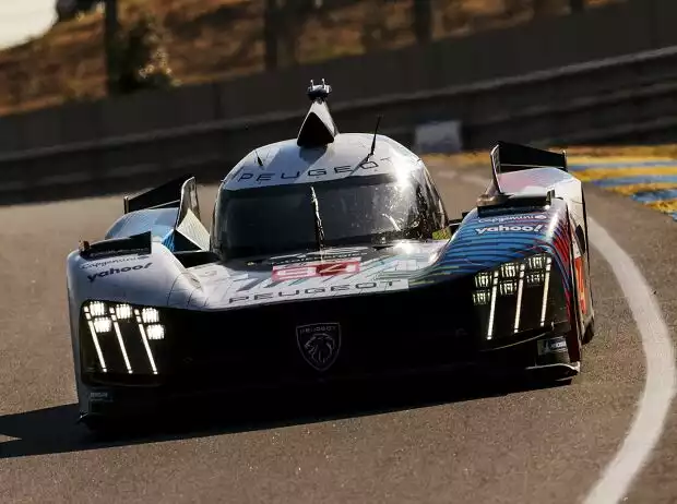 Die Peugeot 9X8 zeigen sich bei der Le-Mans-Premiere verbessert, aber noch nicht an der Spitze Titel-Bild zur News: Die Peugeot 9X8 zeigen sich bei der Le-Mans-Premiere verbessert, aber noch nicht an der Spitze