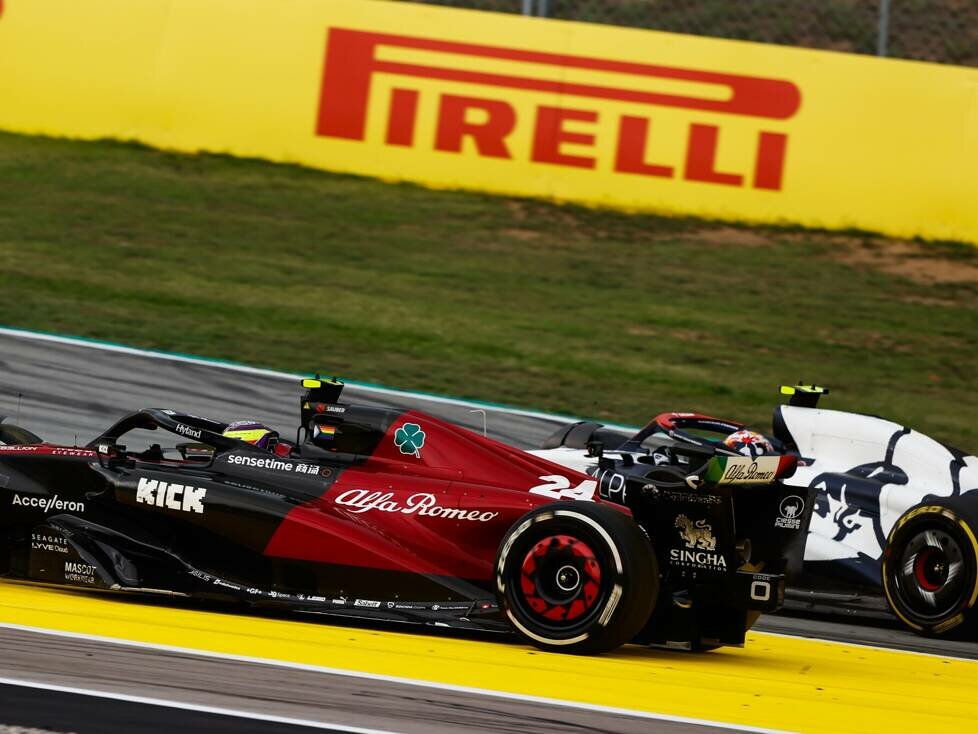 Guanyu Zhou und Yuki Tsunoda beim Formel-1-Rennen in Spanien 2023