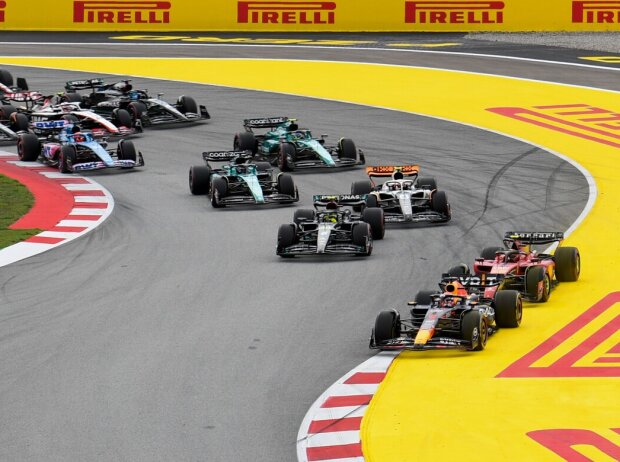 Titel-Bild zur News: Der Start zum Formel-1-Rennen in Spanien 2023