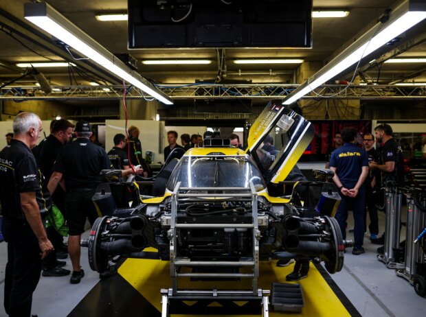 Box: Cadillac Racing Box: Cadillac Racing