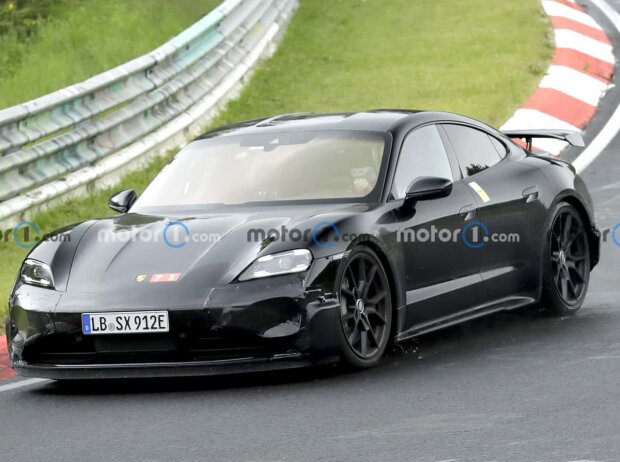 Titel-Bild zur News: Porsche Taycan Turbo GT (2023) auf neuen Erlkönig-Aufnahmen