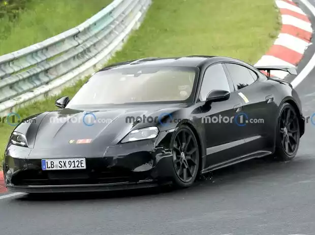 Porsche Taycan Turbo GT (2023) auf neuen Erlkönig-Aufnahmen Titel-Bild zur News: Porsche Taycan Turbo GT (2023) auf neuen Erlkönig-Aufnahmen