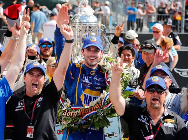 Indy-500-Sieger 2016: Alexander Rossi mit Bryan Herta und Michael Andretti