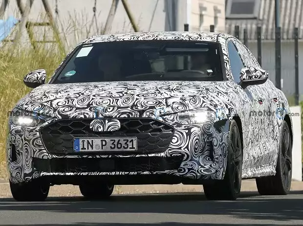 Neuer Audi S5 Sportback (2024) als Erlkönig Titel-Bild zur News: Neuer Audi S5 Sportback (2024) als Erlkönig
