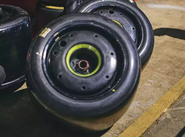 Der Pirelli-Prototyp machte bei den Testfahrten in Barcelona keine Probleme Titel-Bild zur News: Der Pirelli-Prototyp machte bei den Testfahrten in Barcelona keine Probleme