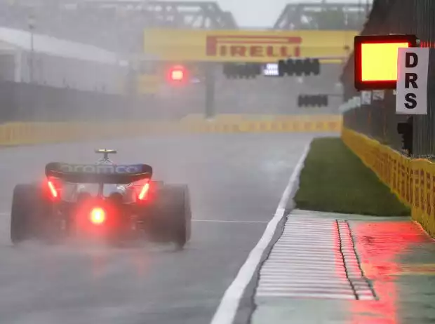 Fernando Alonso kann seine Runde unter Rot nicht mehr beenden Titel-Bild zur News: Fernando Alonso kann seine Runde unter Rot nicht mehr beenden