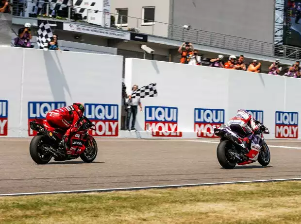 Fotofinish beim GP Deutschland 2023 auf dem Sachsenring: 1. Jorge Martin, 2. Francesco Bagnaia Titel-Bild zur News: Fotofinish beim GP Deutschland 2023 auf dem Sachsenring: 1. Jorge Martin, 2. Francesco Bagnaia