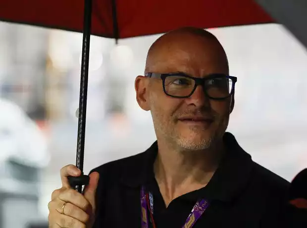Titel-Bild zur News: Jacques Villeneuve wehrt sich gegen Anschuldigungen im Internet, er habe Leclerc den Gedächtnishelm verboten