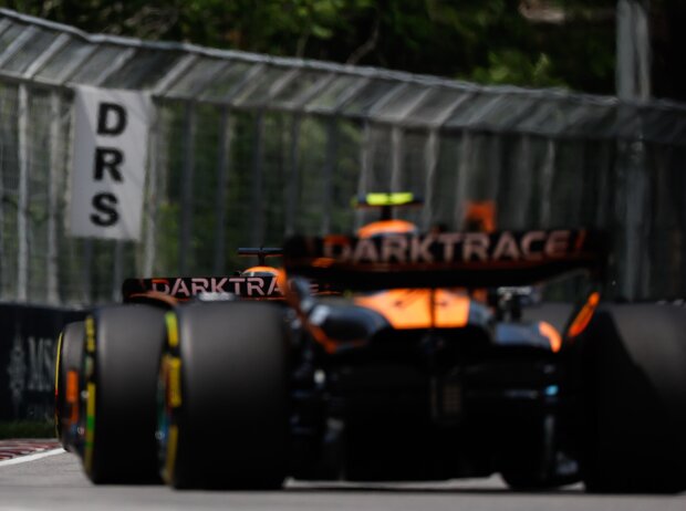 Titel-Bild zur News: Oscar Piastri vor Lando Norris (McLaren MCL60) beim Formel-1-Rennen in Kanada 2023