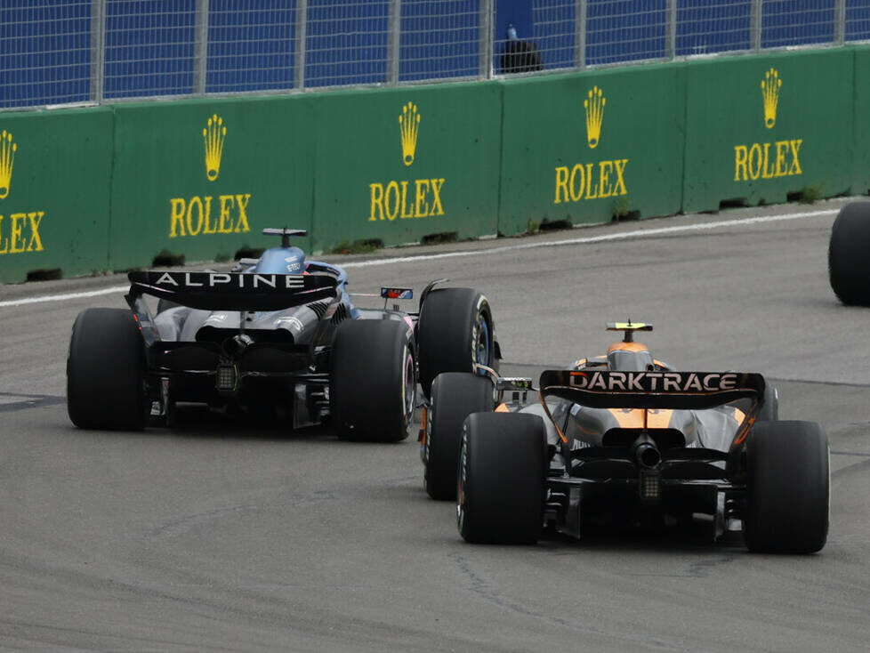 Esteban Ocon (Alpine A522) vor Lando Norris (McLAren MCL60) beim Formel-1-Rennen in Kanada 2023