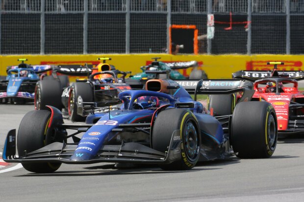 Alexander Albon Carlos Sainz Ferrari Ferrari F1Williams Williams F1 ~Alexander Albon (Williams) und Carlos Sainz (Ferrari) ~ 