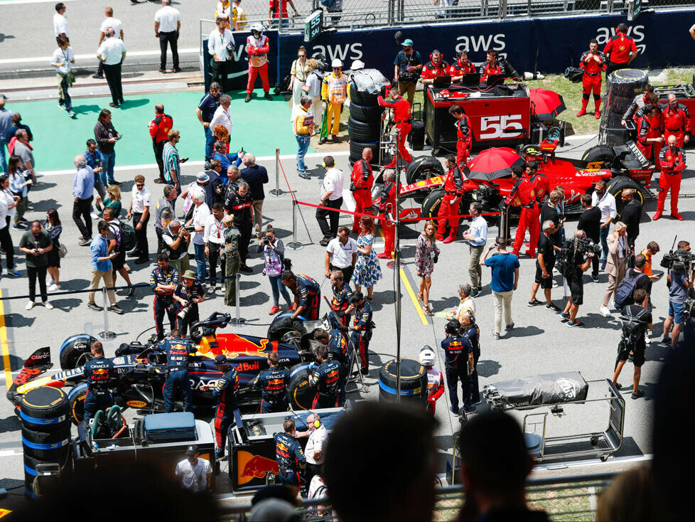 Trubel in der Startaufstellung zum GP Spanien 2023 in Barcelona