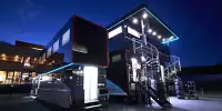 Ein Motorhome im nächtlichen Formel-1-Fahrerlager in Österreich