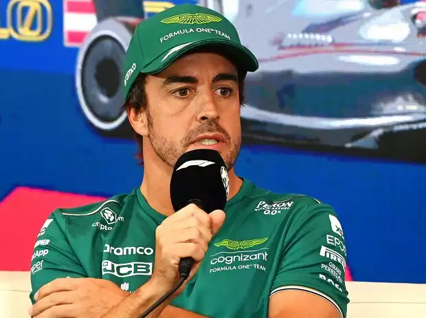 Fernando Alonso (Aston Martin) vor dem Formel-1-Rennen in Spielberg 2023 Titel-Bild zur News: Fernando Alonso (Aston Martin) vor dem Formel-1-Rennen in Spielberg 2023