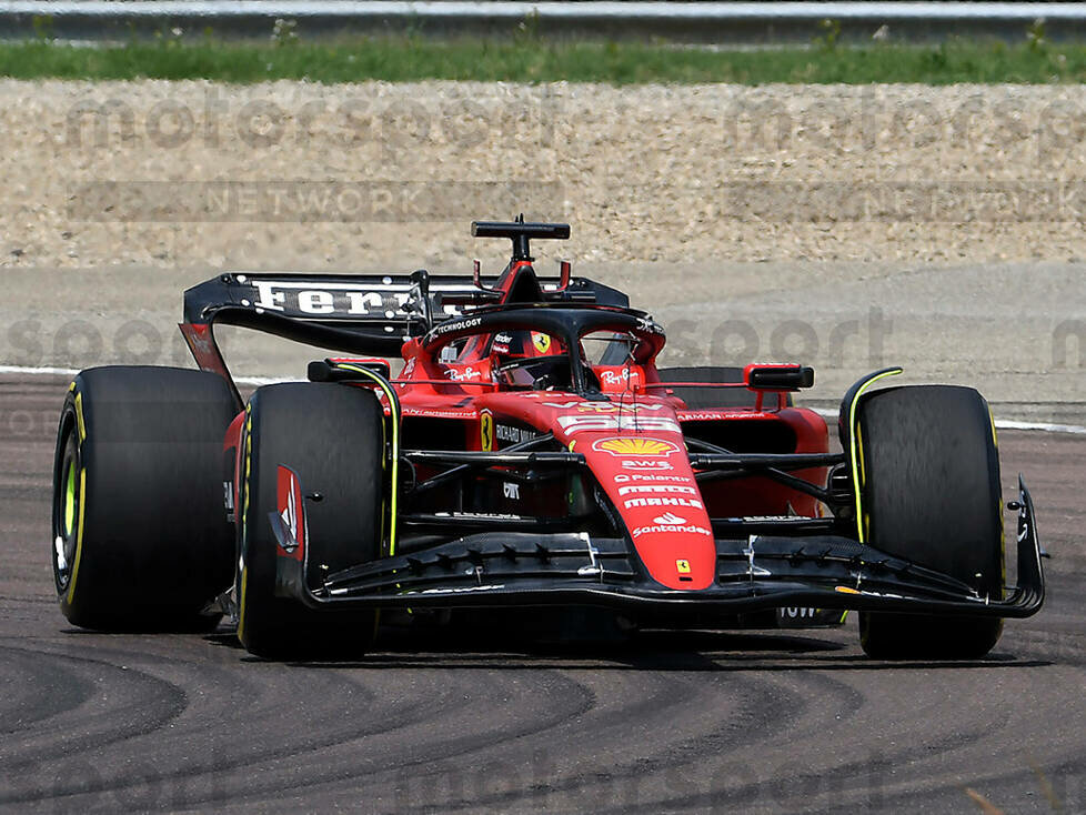 Carlos Sainz (Ferrari SF-23) bei einem Filmtag in Fiorano