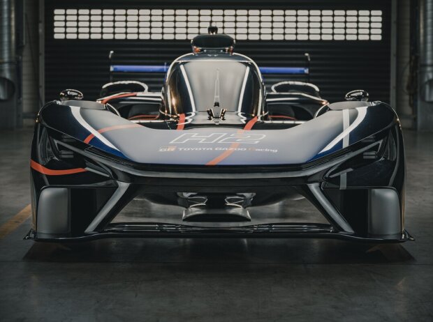 Der GR H2 Racing war auf Anregung des Le Mans-Veranstalters ACO, neben Fahrzeugen mit Brennstoffzellenantrieb auch Rennwagen mit wasserstoffgetriebenen Verbrennern zuzulassen, entstanden
