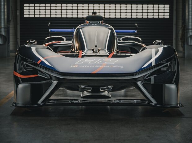 Der GR H2 Racing war auf Anregung des Le Mans-Veranstalters ACO, neben Fahrzeugen mit Brennstoffzellenantrieb auch Rennwagen mit wasserstoffgetriebenen Verbrennern zuzulassen, entstanden Der GR H2 Racing war auf Anregung des Le Mans-Veranstalters ACO, neben Fahrzeugen mit Brennstoffzellenantrieb auch Rennwagen mit wasserstoffgetriebenen Verbrennern zuzulassen, entstanden