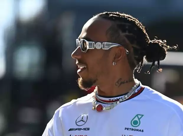 Lewis Hamilton im Formel-1-Fahrerlager beim Rennen in Österreich 2023 Titel-Bild zur News: Lewis Hamilton im Formel-1-Fahrerlager beim Rennen in Österreich 2023