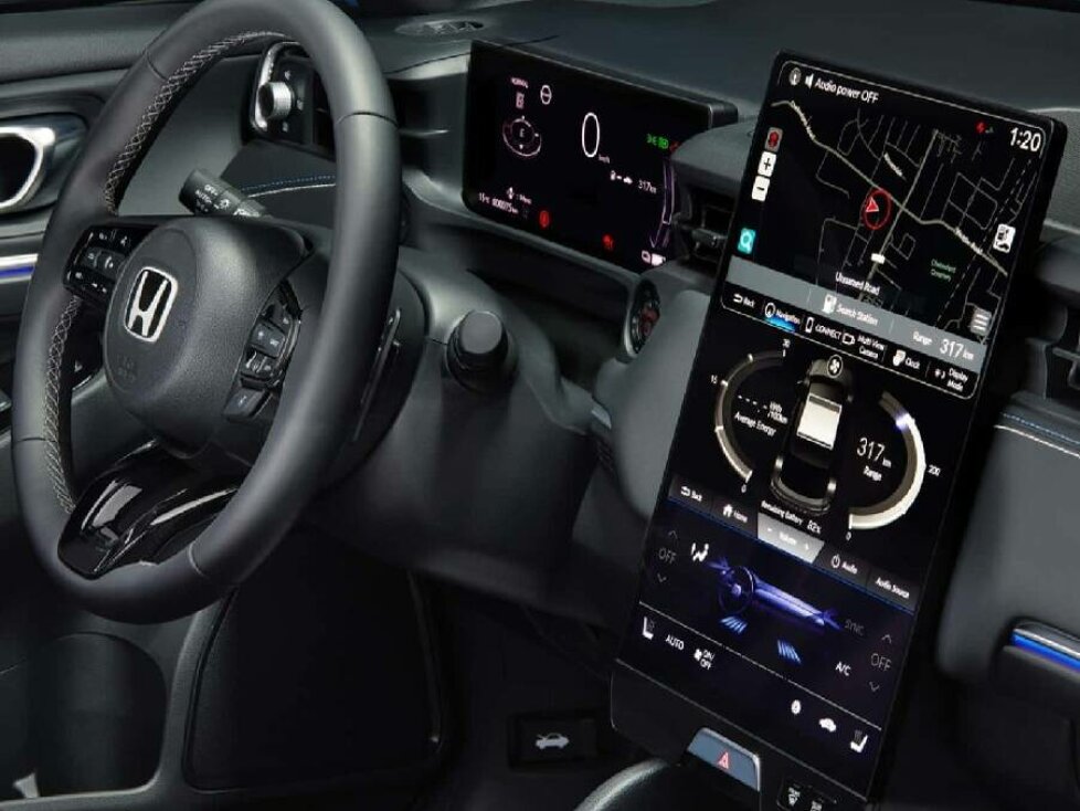 Innen gibt es ein Instrumentendisplay und einen senkrecht eingebauten Touchscreen