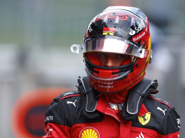 Titel-Bild zur News: Carlos Sainz nach dem Formel-1-Qualifying in Österreich 2023 im Parc ferme