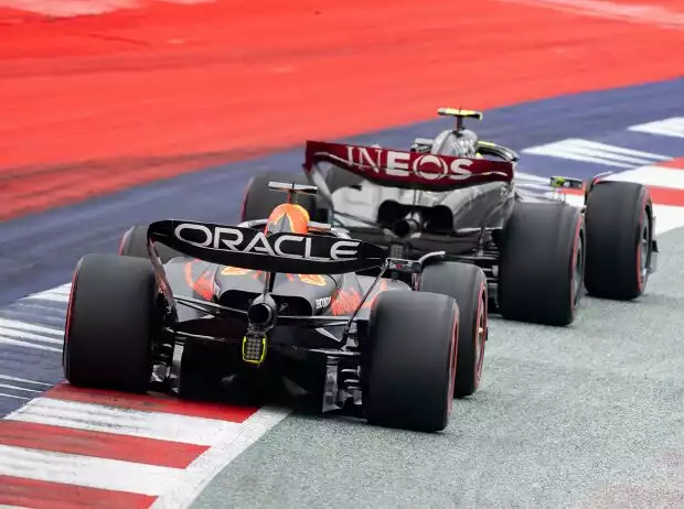 Lewis Hamilton (Mercedes W14) vor Max Verstappen (Red Bull RB19) beim Formel-1-Rennen in Österreich 2023 Titel-Bild zur News: Lewis Hamilton (Mercedes W14) vor Max Verstappen (Red Bull RB19) beim Formel-1-Rennen in Österreich 2023